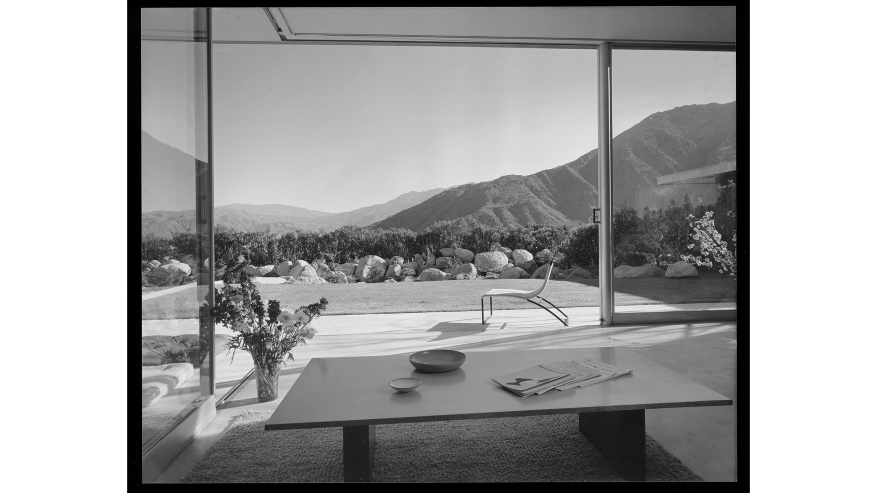 Kaufmann Desert House, Palm Springs, 1946-47. Julius Shulman, photographer, Richard Neutra, architect