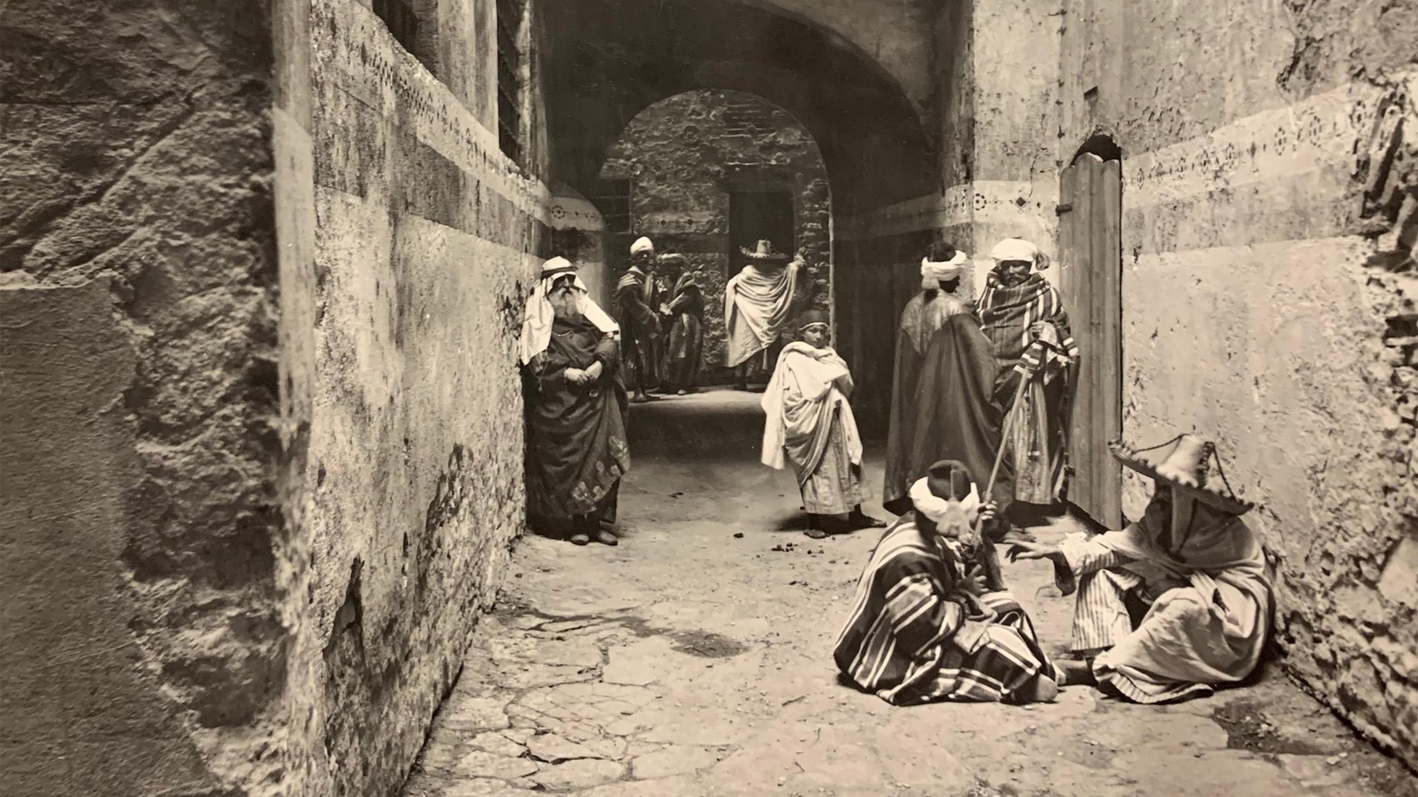 Fratelli Alinari, Feste carnevalesche. Scene arabe, 1886. Stampa alla gelatina ai sali d'argento, 25.6X20.6 cm. Firenze, Fondazione Alinari per la Fotografia. Collezione Aranguren